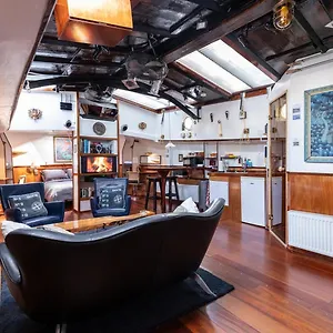Anna Houseboat Botel
